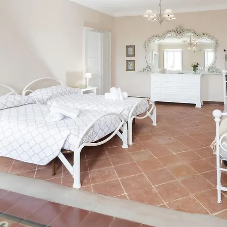 Rose Apartment *